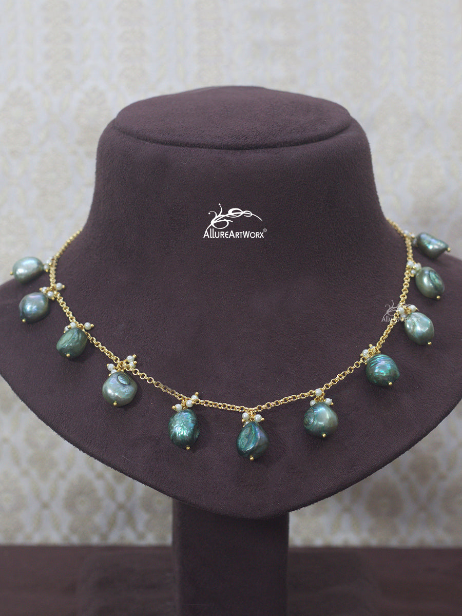 Pearl Neckpiece